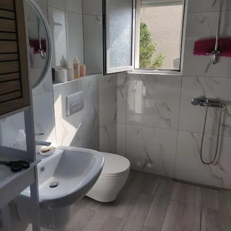 Apartment Perfect Spot 10 Minutes From Citycenter Tirana